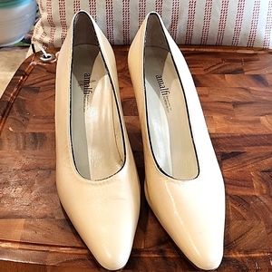 Amalfi beige leather pumps Sz. 10 1/2